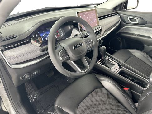Used 2022 Jeep Compass Latitude w/ Sun and Sound Group FWD image 9