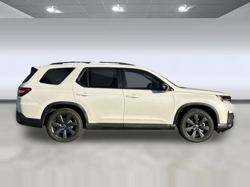 New 2026 Honda Pilot Sport image 7