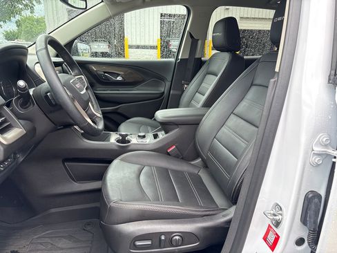Used 2024 GMC Terrain Denali w/ Denali Premium Package AWD/4WD image 15