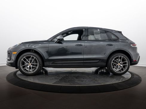 Certified 2023 Porsche Macan AWD/4WD image 2