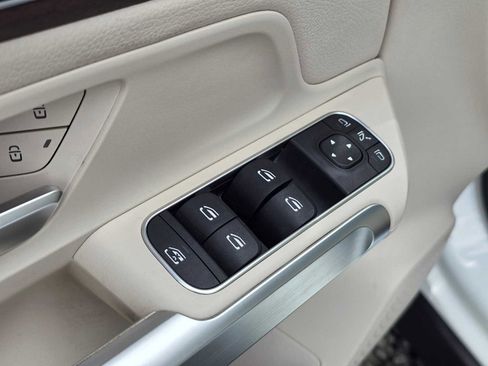 Used 2023 Mercedes-Benz GLB 250 4MATIC image 23