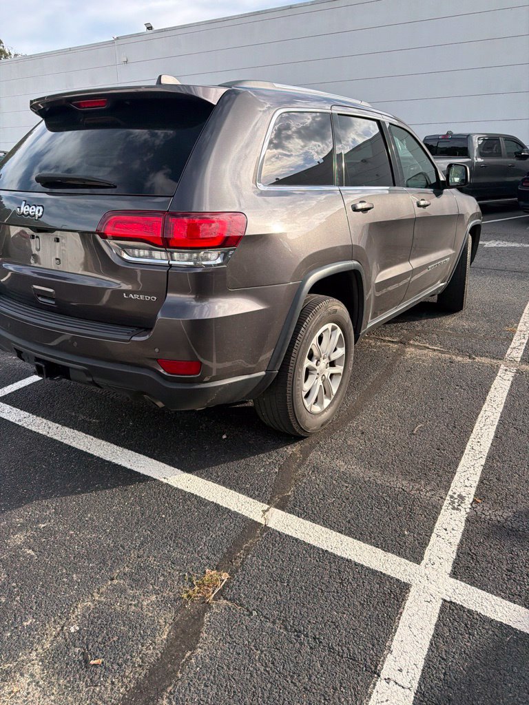 Used 2021 Jeep Grand Cherokee Laredo AWD/4WD image 4