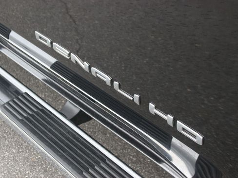 Used 2023 GMC Sierra 2500 Denali AWD/4WD image 12