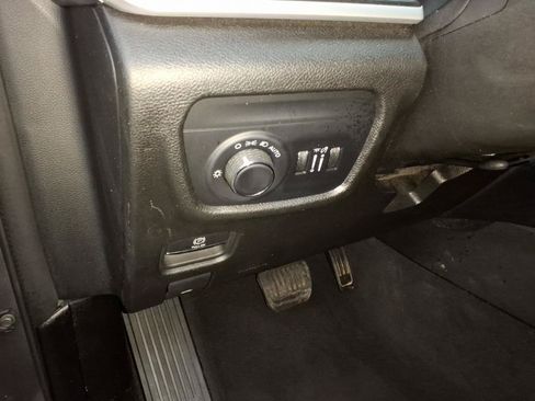 Used 2024 Jeep Grand Cherokee L Laredo AWD/4WD image 17