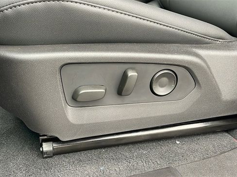 New 2025 GMC Canyon Elevation w/ Convenience Package image 11