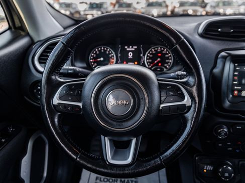 Used 2018 Jeep Renegade Latitude w/ Cold Weather Group AWD/4WD image 13