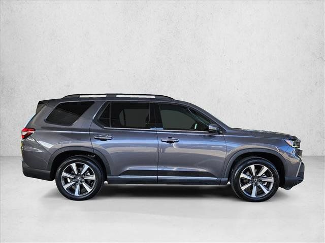 Used 2024 Honda Pilot Touring image 4