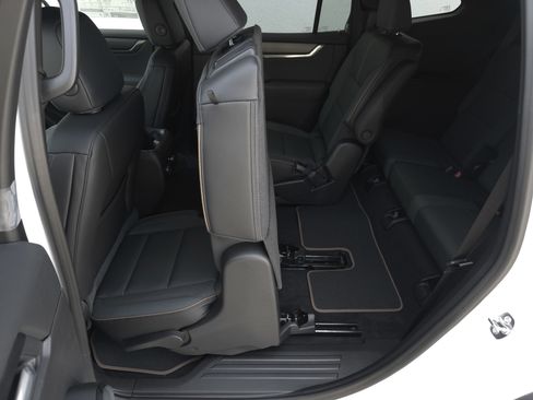 New 2026 GMC Acadia AT4 AWD/4WD image 34