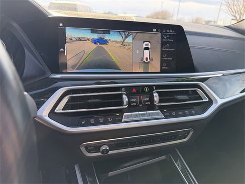 Used 2022 BMW X7 M50i w/ Cold Weather Package image 31