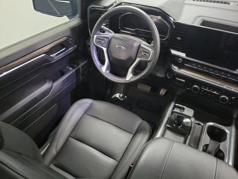 Used 2024 Chevrolet Silverado 1500 LT Trail Boss w/ Convenience Package II AWD/4WD image 15