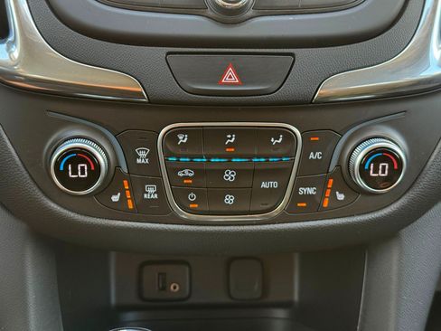 Used 2018 Chevrolet Equinox LT FWD image 24