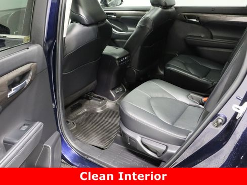 Used 2023 Toyota Highlander Platinum image 29
