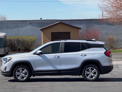 Used 2021 GMC Terrain SLE w/ Driver Convenience Package image 8