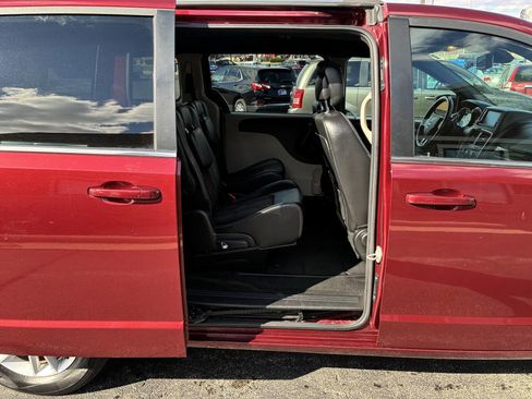 Used 2019 Dodge Grand Caravan SXT image 22