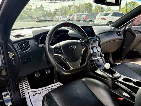 Used 2015 Hyundai Genesis 3.8 image 14