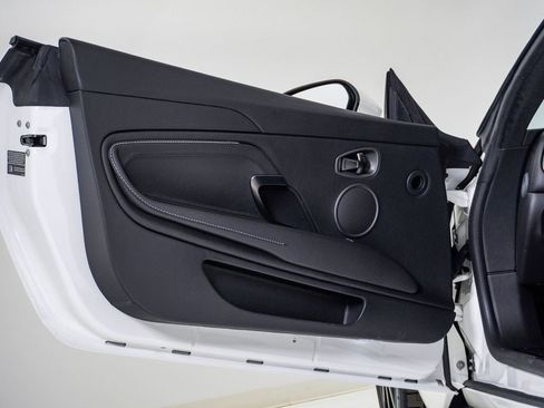 Used 2021 Aston Martin DB11 Coupe image 32