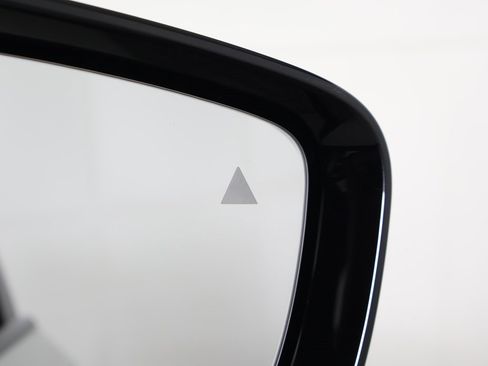 Used 2025 BMW 330i xDrive Sedan w/ M Sport Package image 37