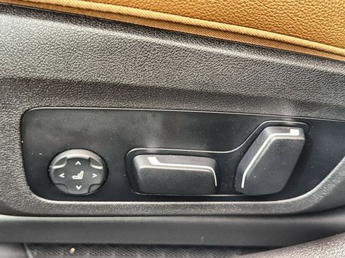 Used 2024 BMW 330i xDrive Sedan w/ Premium Package image 14