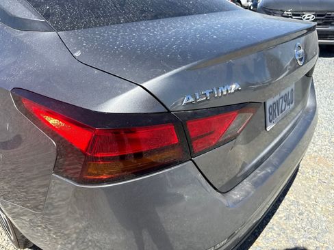 Used 2022 Nissan Altima 2.5 SR FWD image 12