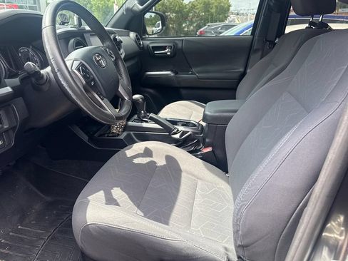 Used 2018 Toyota Tacoma TRD Sport AWD/4WD image 8