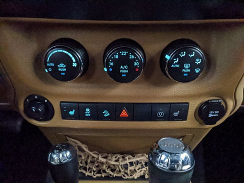 Used 2014 Jeep Wrangler Unlimited Rubicon w/ Dual Top Group AWD/4WD image 10