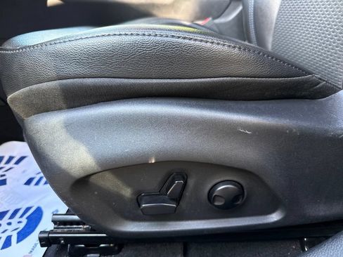 Used 2025 Jeep Compass Latitude w/ Sun & Sound Group AWD/4WD image 9