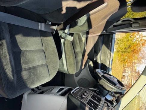 Used 2016 Dodge Grand Caravan American Value Package w/ UConnect Hands-Free Group image 27