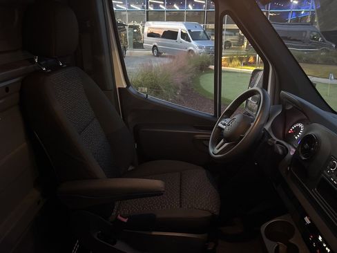 Used 2023 Mercedes-Benz Sprinter 144 Cargo image 31
