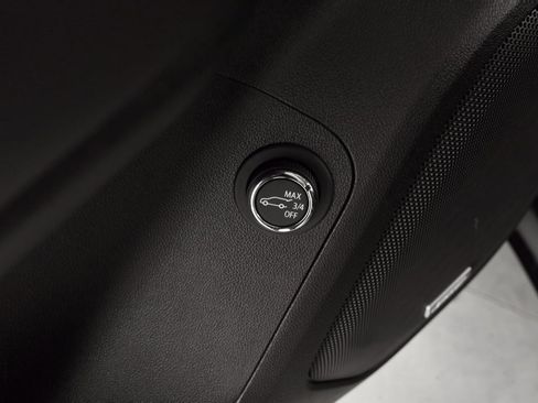 Used 2023 GMC Acadia Denali w/ Denali Technology Package image 23