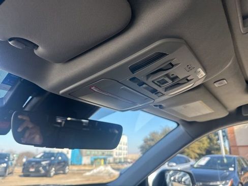 Used 2023 Toyota Highlander XLE image 18