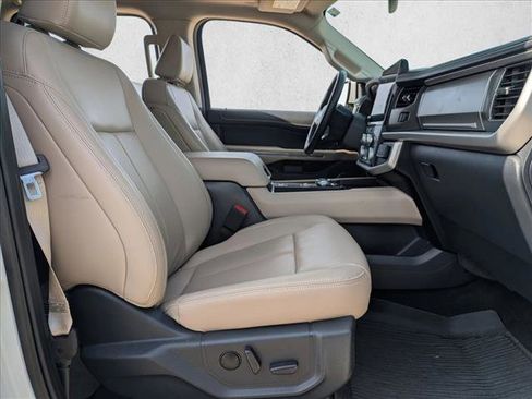 Used 2024 Ford Expedition XLT image 17