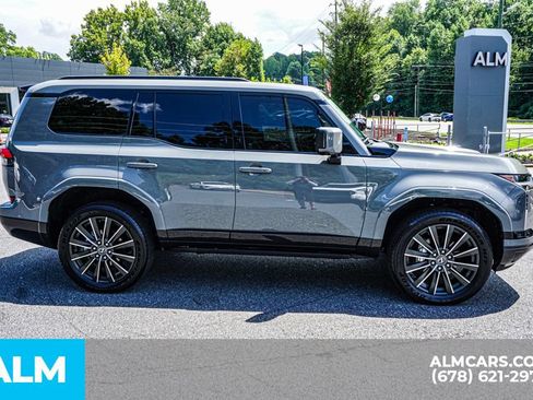 Used 2025 Lexus GX 550 w/ Accessory Package (2T) AWD/4WD image 8