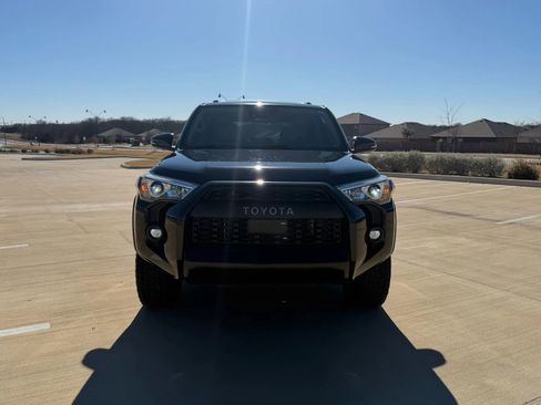 Used 2022 Toyota 4Runner SR5 Premium w/ Moonroof Package image 2
