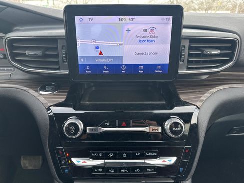 Used 2023 Ford Explorer Limited w/ Equipment Group 301A image 9