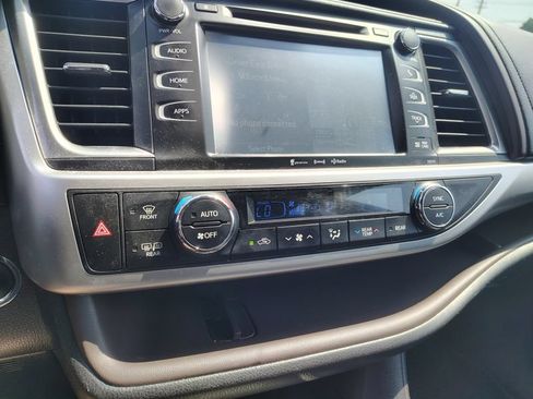 Used 2017 Toyota Highlander XLE AWD/4WD image 17