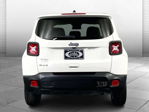 Used 2023 Jeep Renegade Latitude image 3