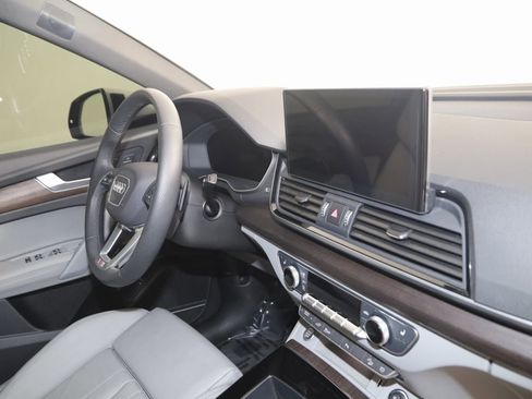 Used 2024 Audi Q5 e Premium Plus image 48