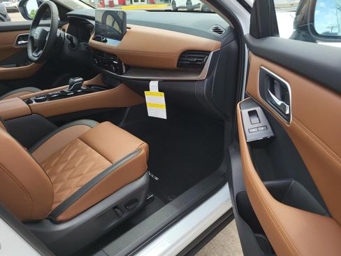 New 2026 Nissan Rogue Platinum AWD/4WD image 13