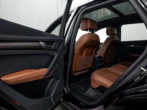 Used 2023 Audi Q5 2.0T Premium w/ Convenience Package image 18