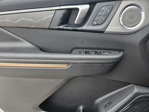 Used 2025 Buick Enclave Avenir AWD/4WD image 21