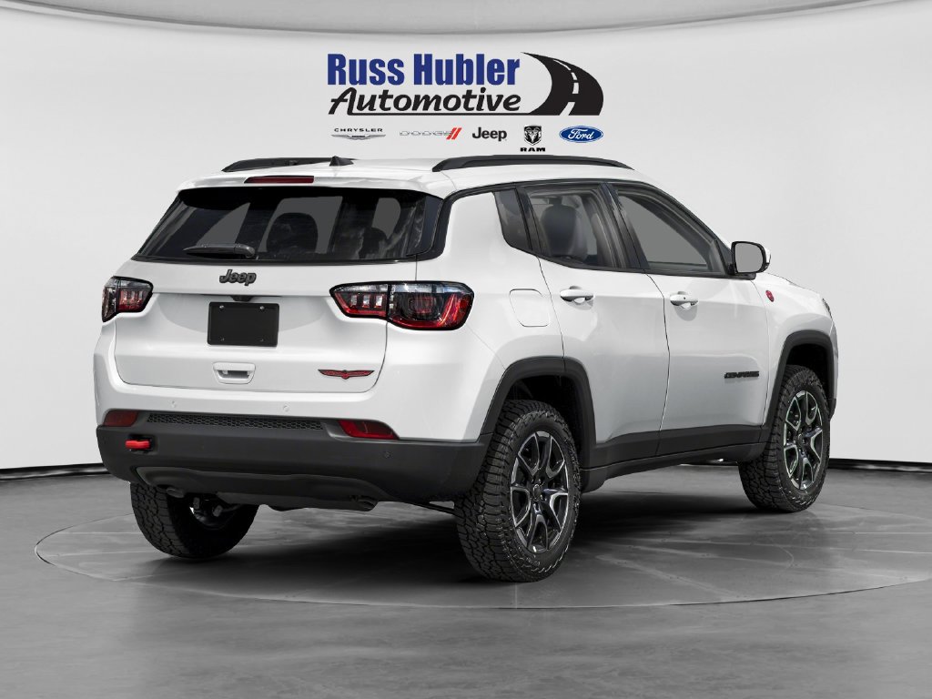 Used 2025 Jeep Compass Trailhawk w/ Trailhawk Elite Group AWD/4WD image 3