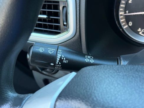 Used 2017 Nissan Titan SV RWD image 23