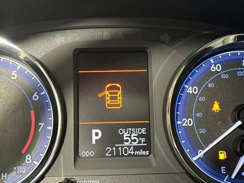 Used 2019 Toyota Corolla LE w/ LE Premium Package w/Moonroof image 18