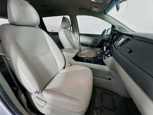 Used 2018 Kia Sedona L FWD image 14