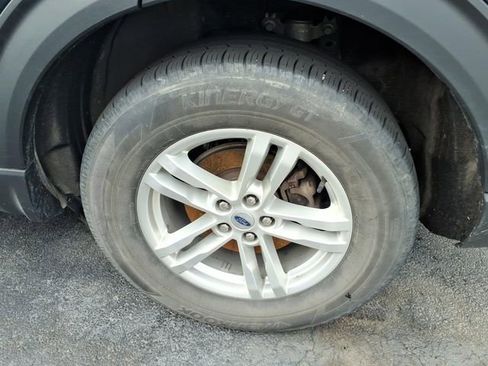Used 2023 Ford Explorer XLT w/ Equipment Group 202A AWD/4WD image 19