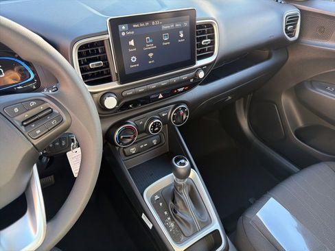 New 2026 Hyundai Venue SE image 24