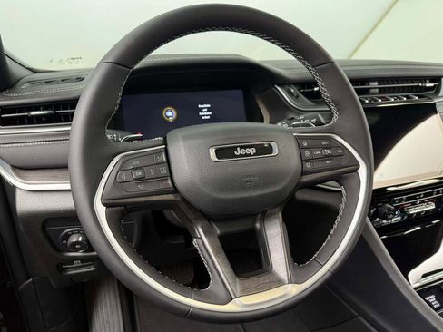 New 2025 Jeep Grand Cherokee Limited w/ Black Appearance Package image 25