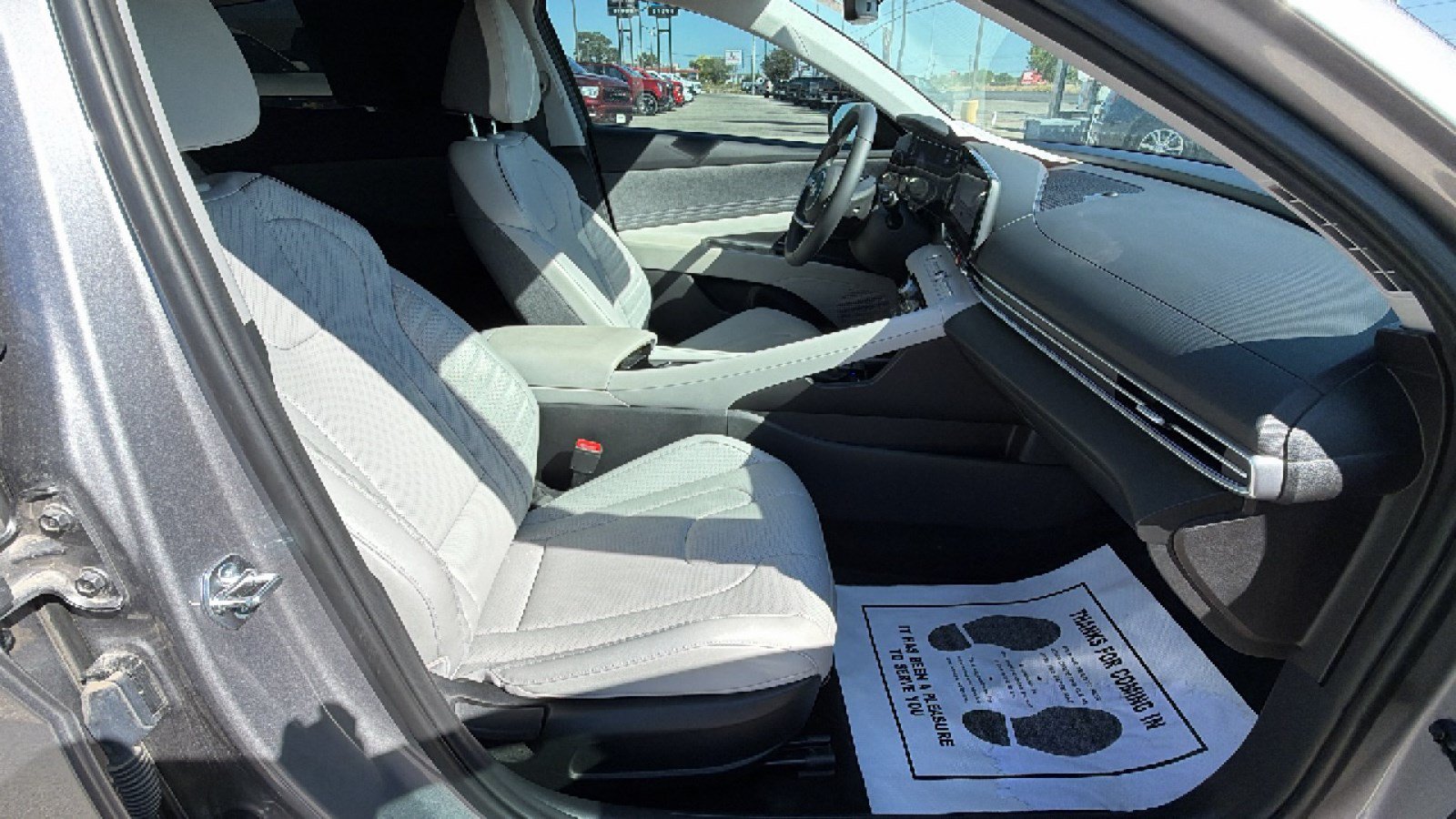 Used 2025 Hyundai Elantra Limited w/ Cargo Package FWD image 27