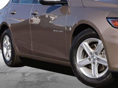 Used 2024 Chevrolet Malibu LT image 3