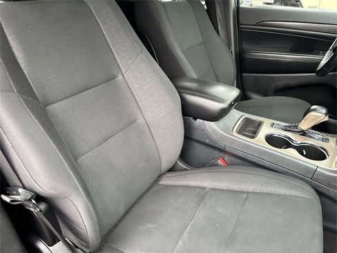 Used 2017 Jeep Grand Cherokee Laredo w/ Quick Order Package 23E image 11